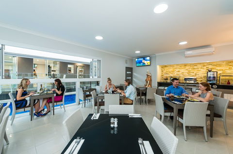 Athena Motel Apartments - Airlie Beach Holiday 3