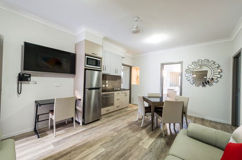 Athena Motel Apartments - Airlie Beach Holiday 8