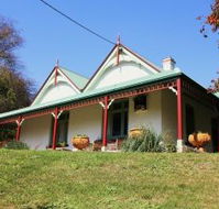 Ravenscroft and The Cottage - Airlie Beach Holiday