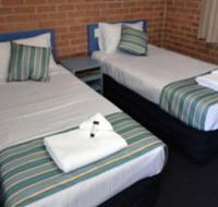 The Oaks Hotel Motel  - Airlie Beach Holiday
