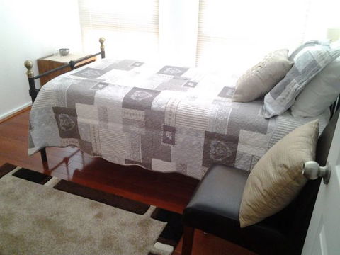 The Pommy Tree Bed And Breakfast - Airlie Beach Holiday 4
