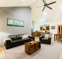 Alpine Edge Accommodation - Airlie Beach Holiday