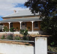 Book Keepers Cottage Waikerie - Airlie Beach Holiday