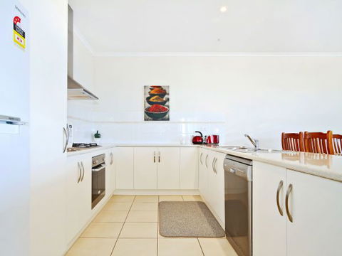 Century 21 SouthCoast: Bayside - Airlie Beach Holiday 3