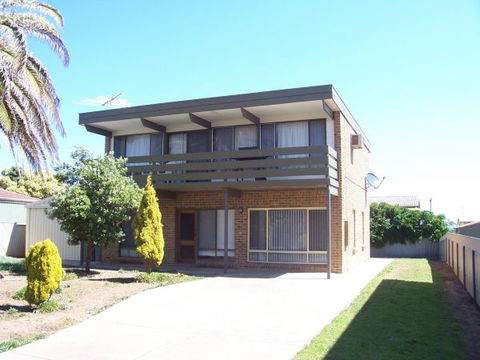 Century 21 SouthCoast: Silver Sands - Airlie Beach Holiday 0
