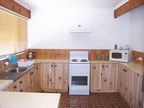 Century 21 SouthCoast: Silver Sands - Airlie Beach Holiday 2
