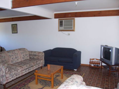 Century 21 SouthCoast: Silver Sands - Airlie Beach Holiday 3