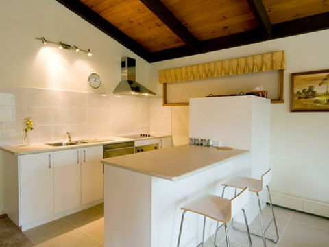 Chisholm Heights CBD Accommodation - Airlie Beach Holiday 2