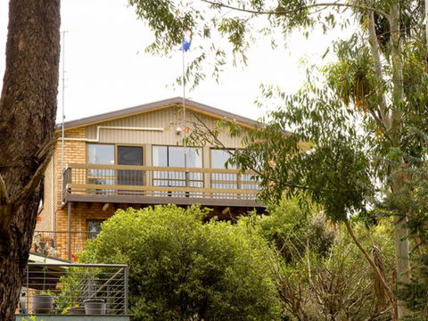 Chisholm Heights CBD Accommodation - Airlie Beach Holiday 4
