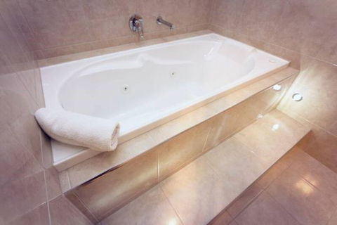 Casavino Luxury Villas - Airlie Beach Holiday 3