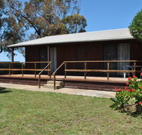 Clinton Cabin - Airlie Beach Holiday