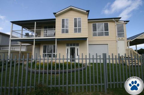 LJ Hooker Goolwa Holiday Rentals - 42 Underwood Avenue, Goolwa Beach - Airlie Beach Holiday 4