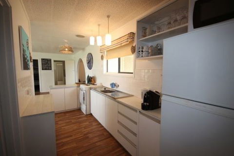 LJ Hooker Goolwa Holiday Rentals - 42 Underwood Avenue, Goolwa Beach - Airlie Beach Holiday 11