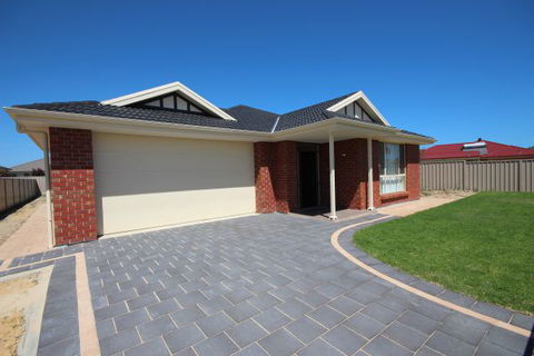 LJ Hooker Goolwa Holiday Rentals - 42 Underwood Avenue, Goolwa Beach - Airlie Beach Holiday 16
