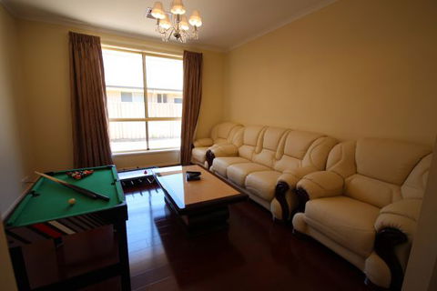 LJ Hooker Goolwa Holiday Rentals - 42 Underwood Avenue, Goolwa Beach - Airlie Beach Holiday 17