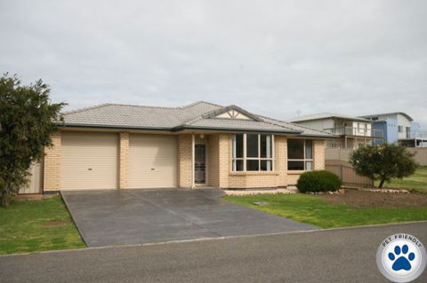 LJ Hooker Goolwa Holiday Rentals - 42 Underwood Avenue, Goolwa Beach - Airlie Beach Holiday 20