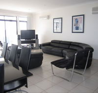 The Waterfront Dolphin - Airlie Beach Holiday