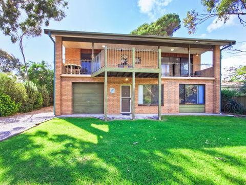 Century 21 SouthCoast: Burrangarra - Airlie Beach Holiday 0