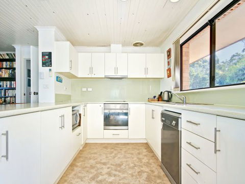 Century 21 SouthCoast: Burrangarra - Airlie Beach Holiday 1
