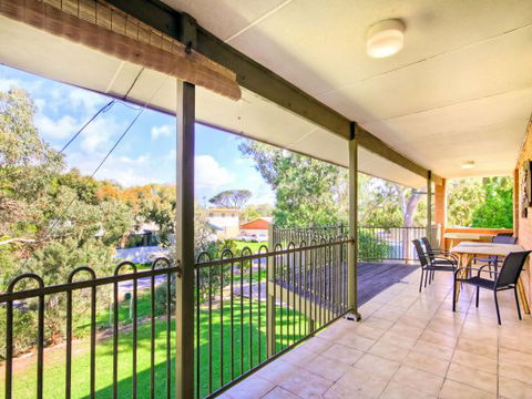 Century 21 SouthCoast: Burrangarra - Airlie Beach Holiday 3