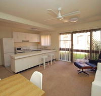 Ovens CBD Apartment 3 - Airlie Beach Holiday