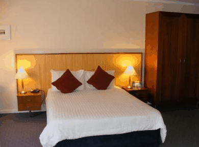 Ocean Beach Hotel - Airlie Beach Holiday