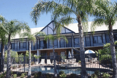 Country Comfort Adelaide Manor - Airlie Beach Holiday 1