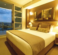 Oaks Embassy Adelaide - Airlie Beach Holiday
