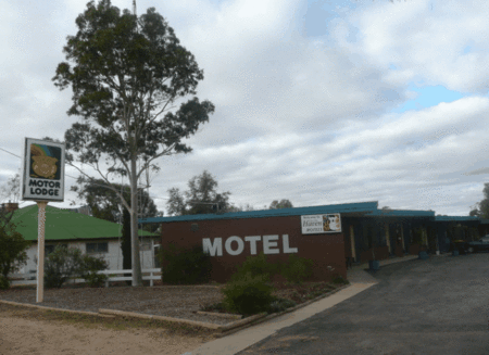 Rainbow Motor Lodge Pot of Gold - Airlie Beach Holiday