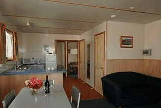 Bicheno Cabins And Tourist Park - Airlie Beach Holiday 3