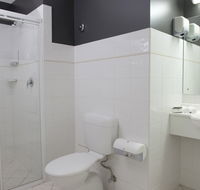 Adelaide Riviera Hotel - Airlie Beach Holiday
