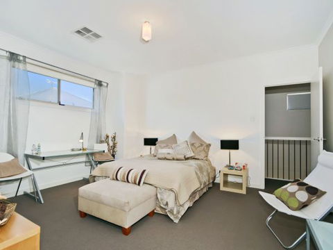 Century 21 SouthCoast: The Residence - Airlie Beach Holiday 3