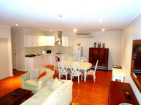 Regency Apartments - Airlie Beach Holiday 0
