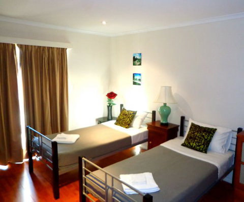 Regency Apartments - Airlie Beach Holiday 1