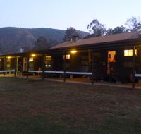Christmas Creek Cafe and Cabins - Airlie Beach Holiday