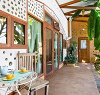 Earthship Ironbank - Airlie Beach Holiday