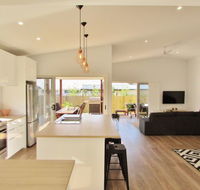 All Decked Out Lake Conjola - Airlie Beach Holiday