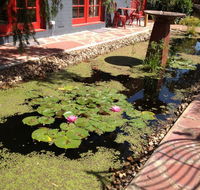 Artrocks Artist Retreat  Accommodation - Airlie Beach Holiday