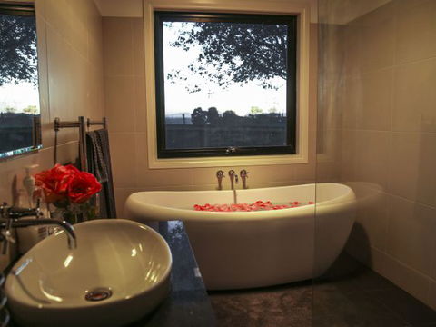Ballachulish Farm Stay - Airlie Beach Holiday 0