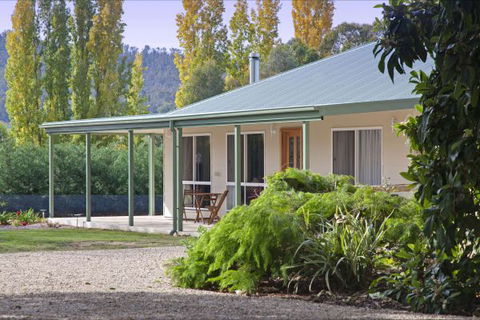 Brookfield Guesthouse - Airlie Beach Holiday 0