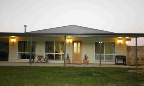 Brookfield Guesthouse - Airlie Beach Holiday 1