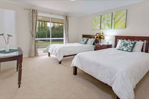 Brookfield Guesthouse - Airlie Beach Holiday 4