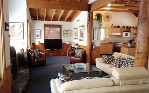 Cloud 9 Alpine Lodge - Airlie Beach Holiday 3