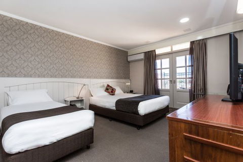 Country Comfort Amity Motel - Airlie Beach Holiday 2