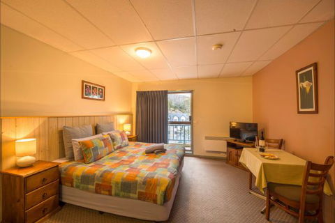 Falls Creek Country Club - Airlie Beach Holiday 8