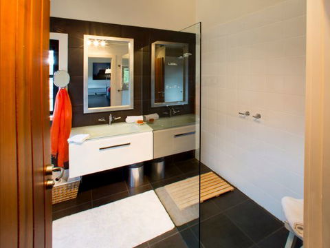 Frenchman's River - The Writer's House - Airlie Beach Holiday 7