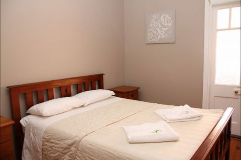 Hotel Corones Charleville - Airlie Beach Holiday 3