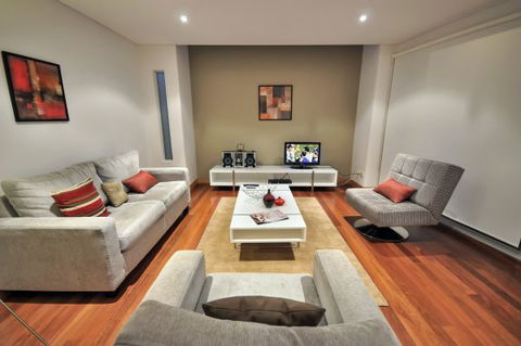 La Loft Apartments - Airlie Beach Holiday 3