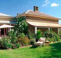 Lochinver Farm Homestead and Cottages - Airlie Beach Holiday