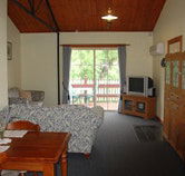 The Old Oak Bed and Breakfast - The Shearing Shed - Airlie Beach Holiday